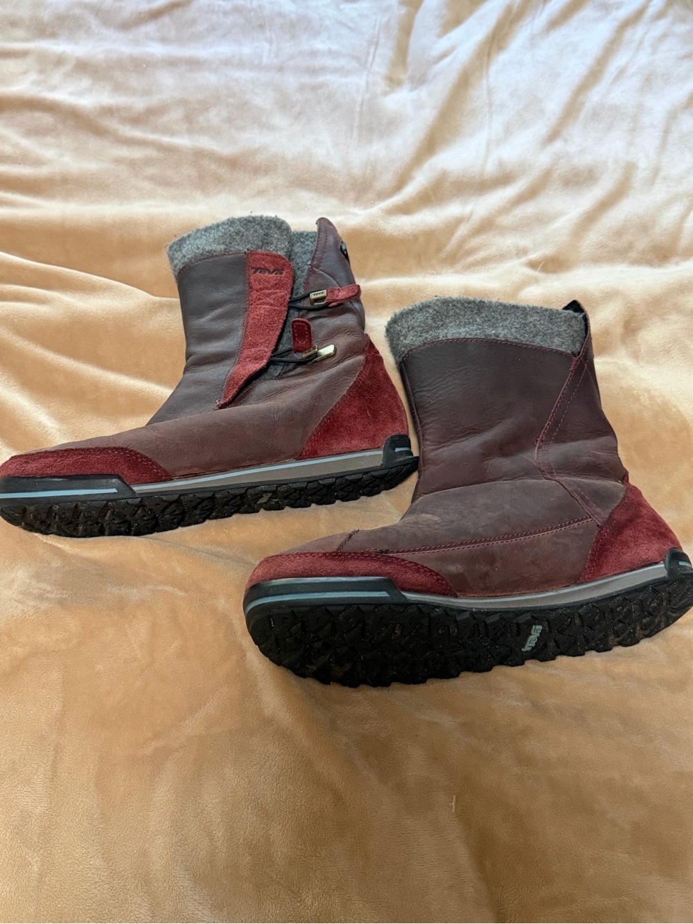 Teva Haley Winter Ankle Boots Burgundy Waterproof Women’s 6.5 hiking camping